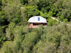 1 Bedroom Romantic and Luxurious Treehouse in Woodland near Bratton Clovelly, Devon, England